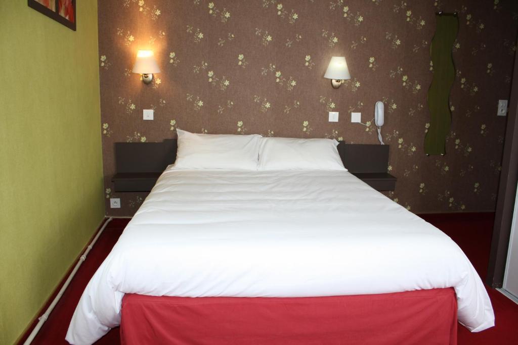 Hotel Du Touring Saint-Cere Room photo
