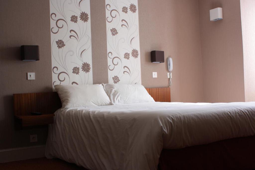 Hotel Du Touring Saint-Cere Room photo